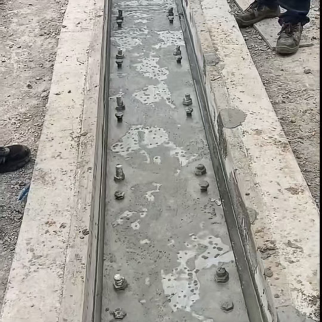 太仓港口码头起重机龙门吊重型机械设备稳固用早强快凝轨道胶泥